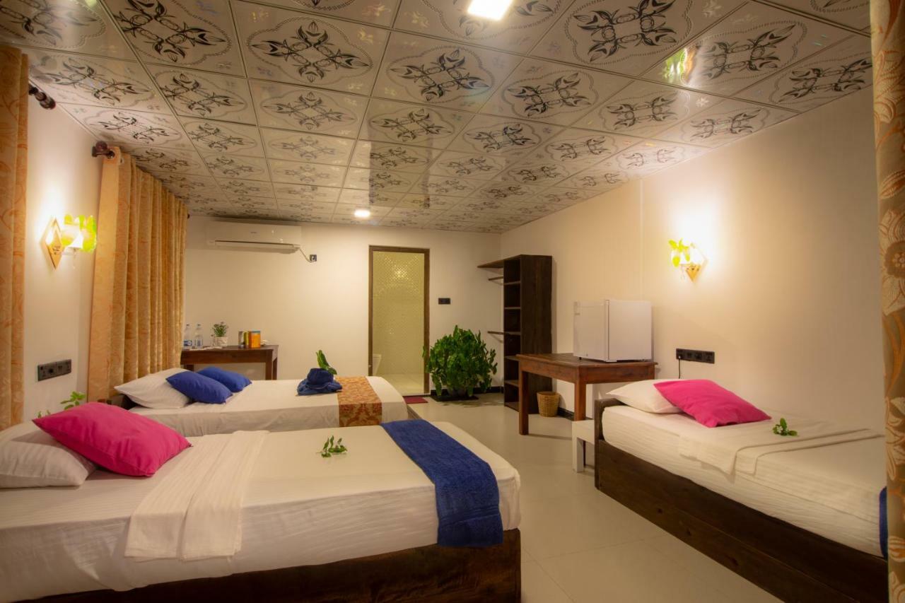 Water Edge Hotel & Restaurant Arugam Bay Exterior foto