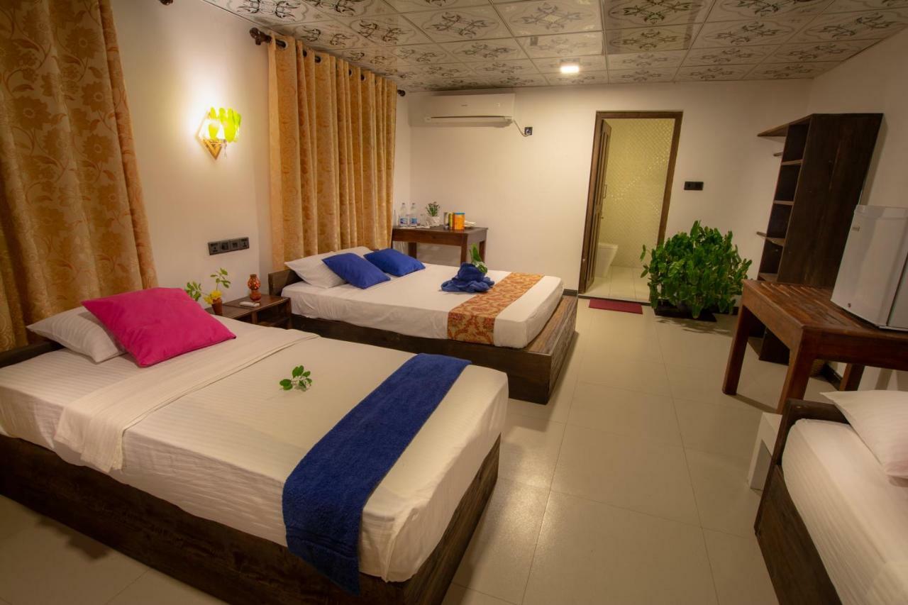 Water Edge Hotel & Restaurant Arugam Bay Exterior foto