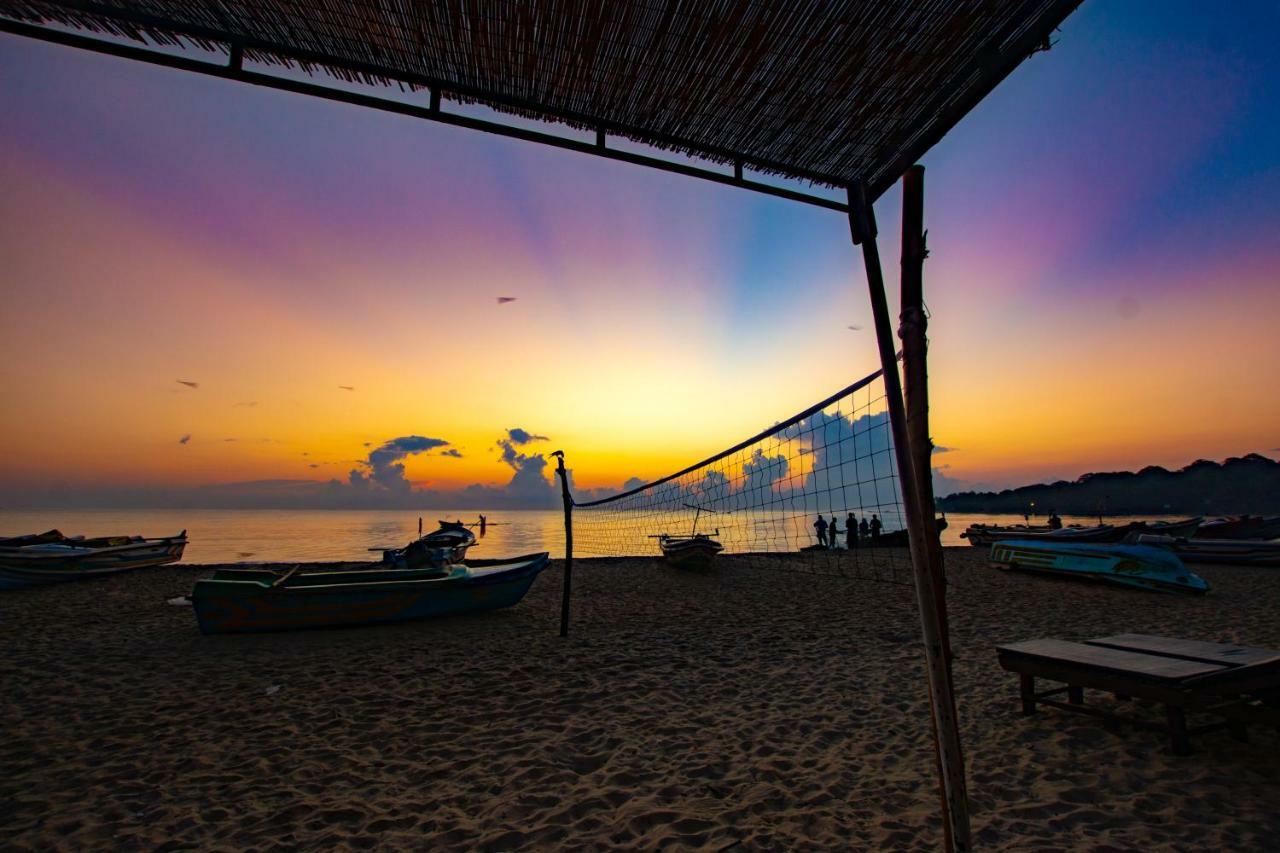 Water Edge Hotel & Restaurant Arugam Bay Exterior foto