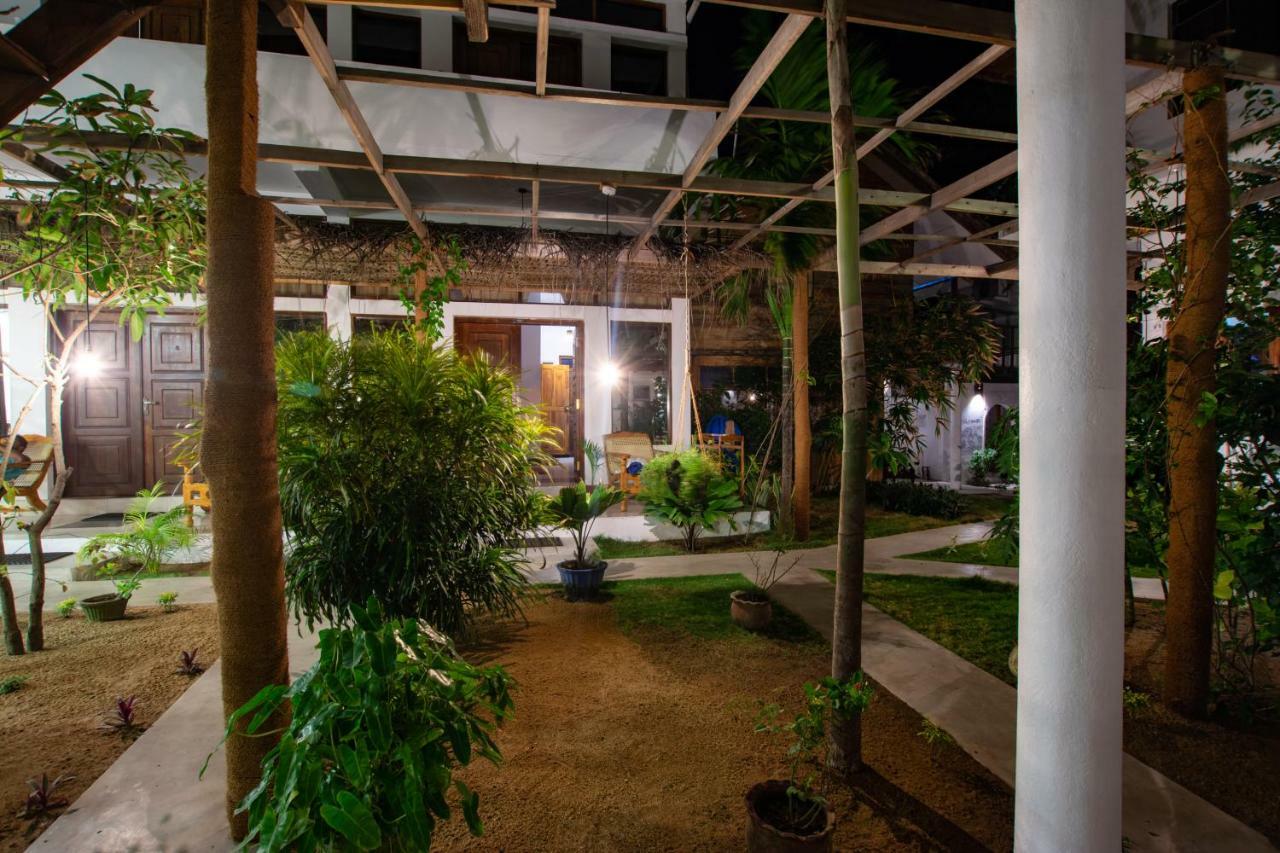 Water Edge Hotel & Restaurant Arugam Bay Exterior foto