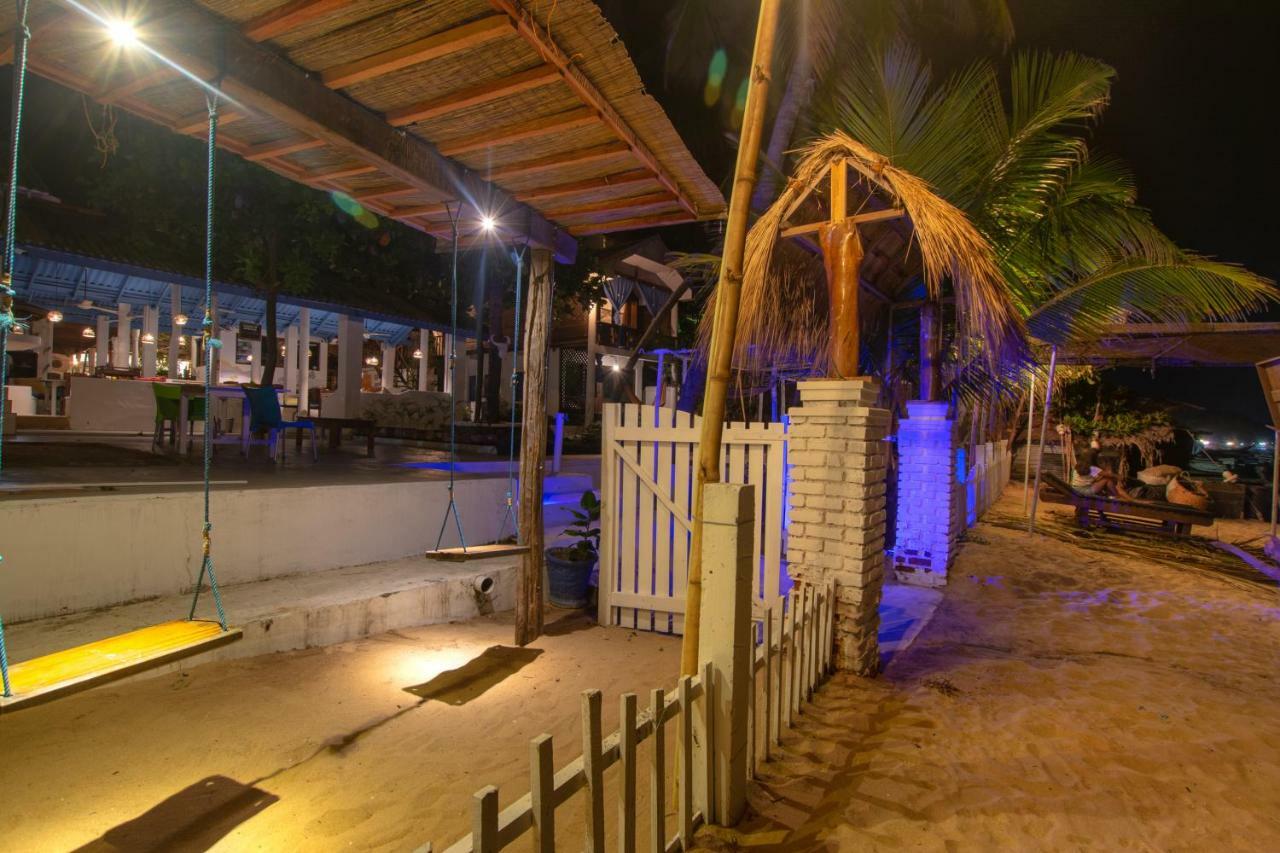 Water Edge Hotel & Restaurant Arugam Bay Exterior foto