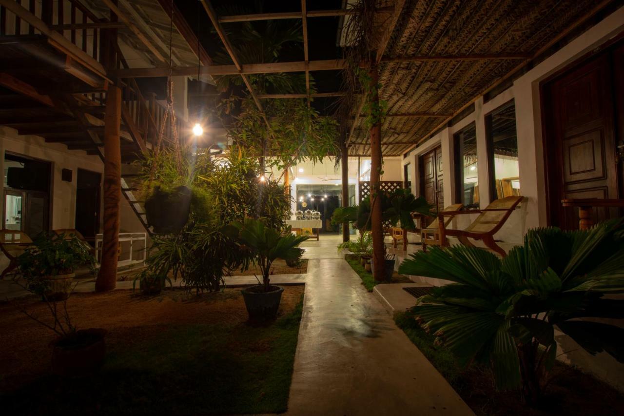 Water Edge Hotel & Restaurant Arugam Bay Exterior foto